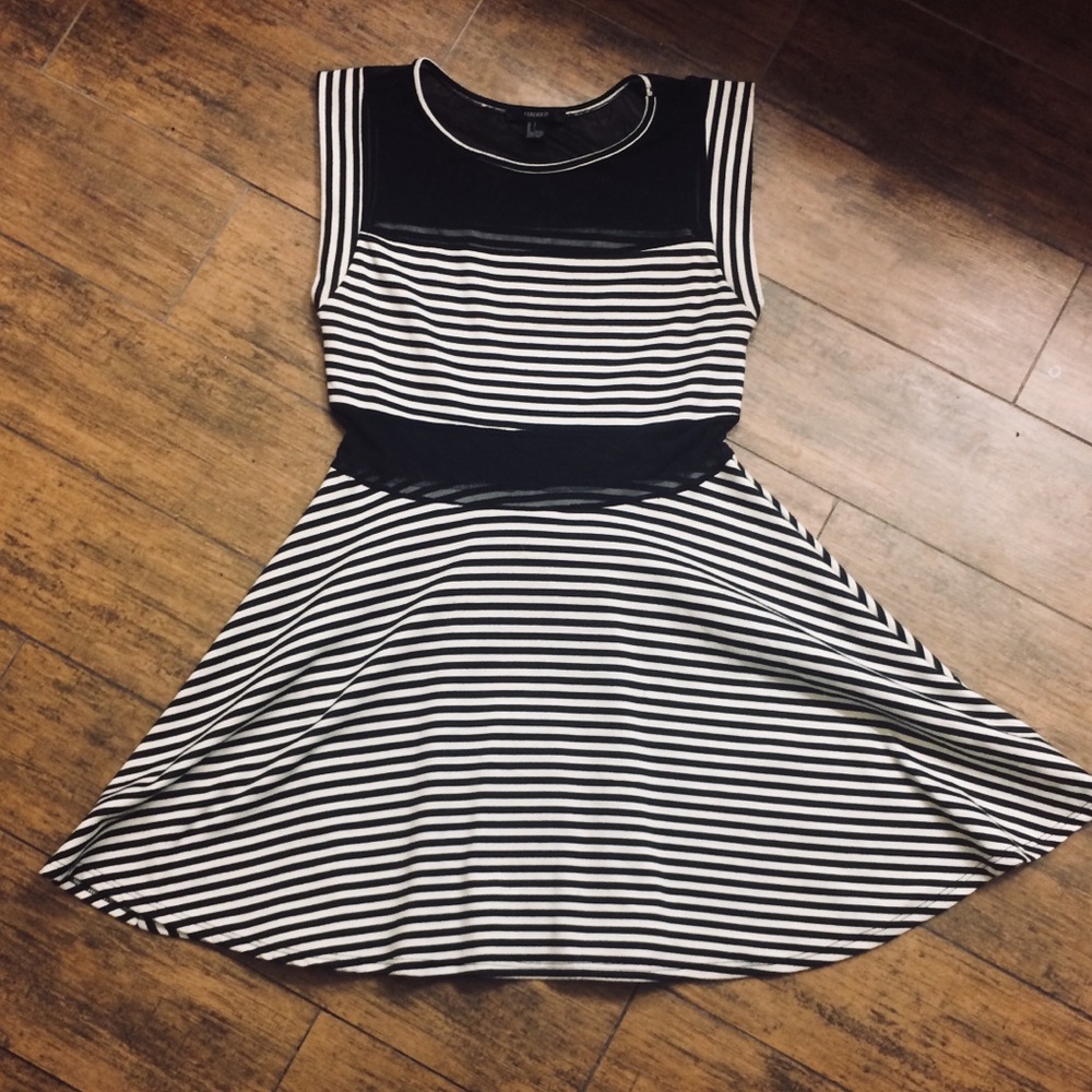 Forever 21 Skater Dress so L